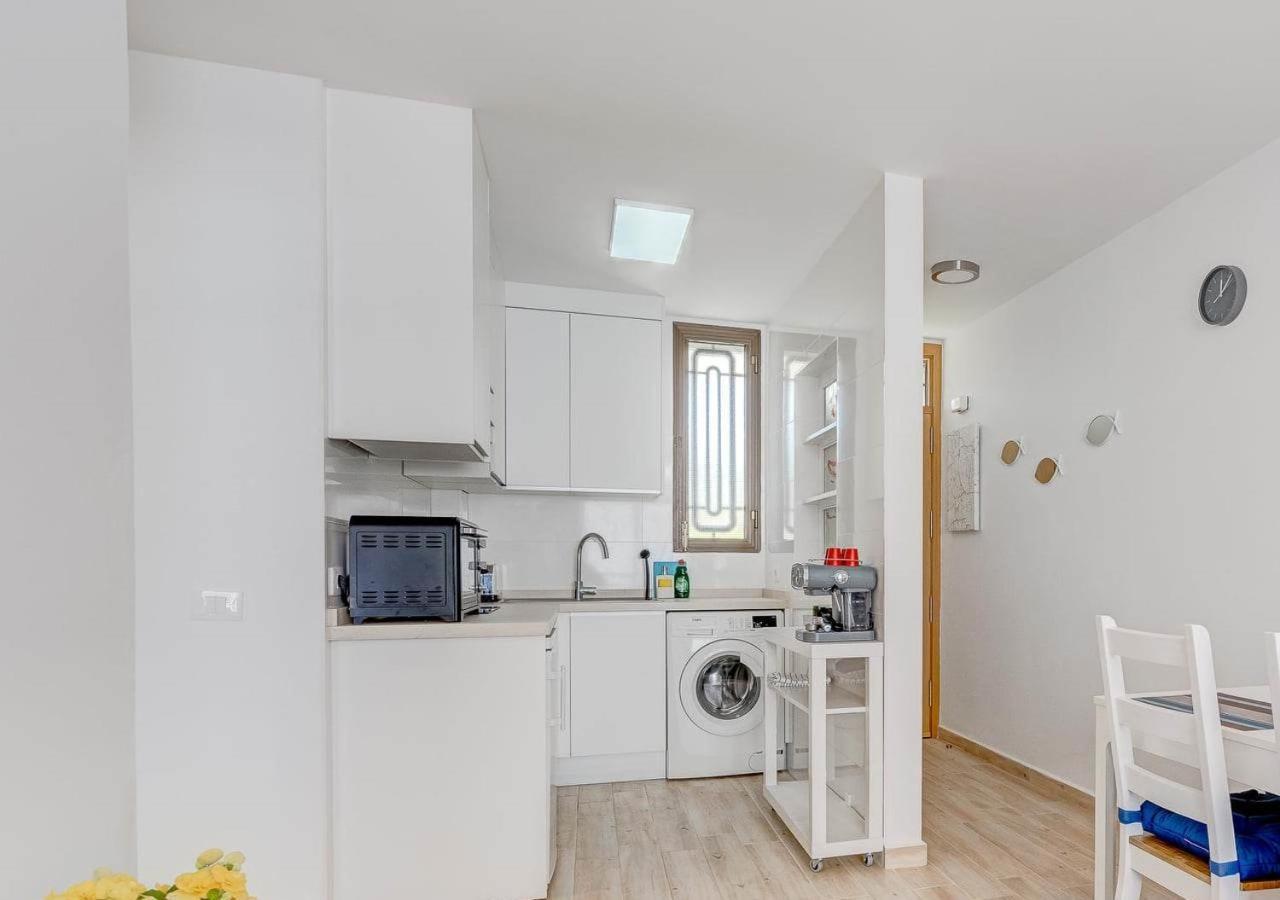 Stylish Flat And Pool With 3 Rooms, Sleeps 6, Los Cristianos Los Cristianos  Esterno foto